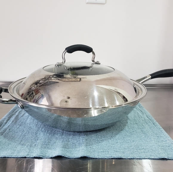 Stainless steel wok with silicone handles - Picture 2 of 8